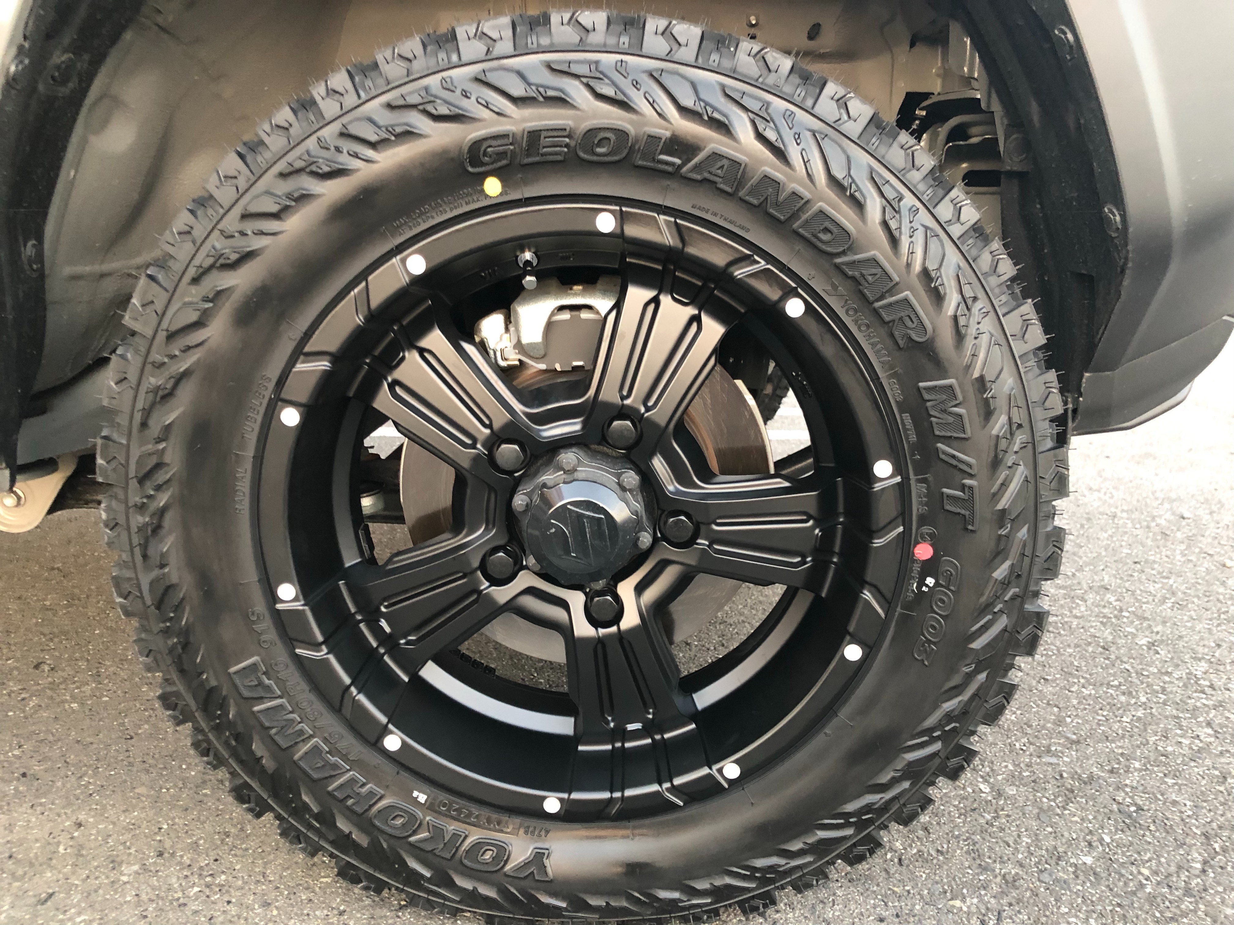 ジムニー　175/80R16 MT