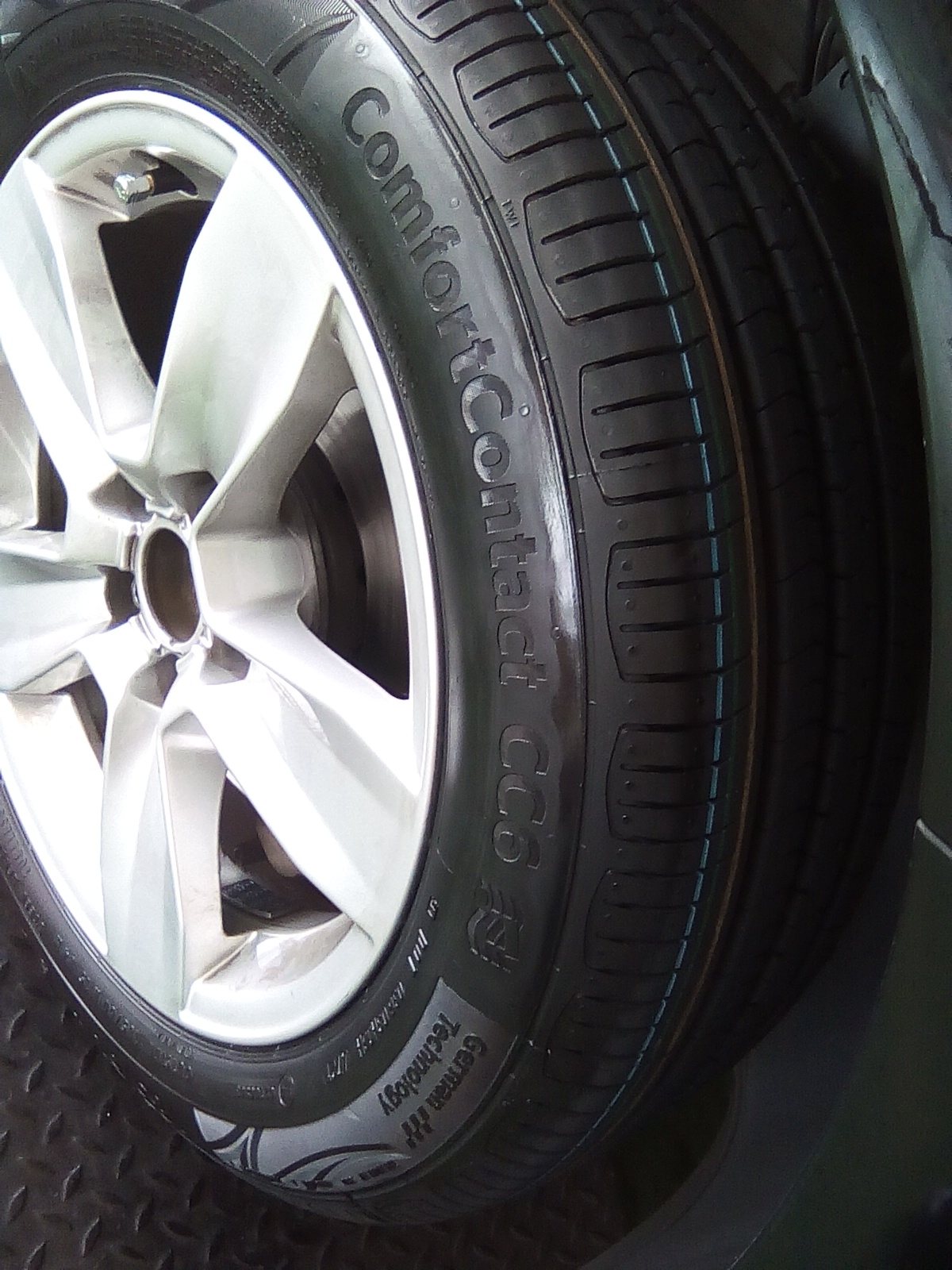 アウディA1純正スタッドレスタイヤホイールセット！185/60R15付き！