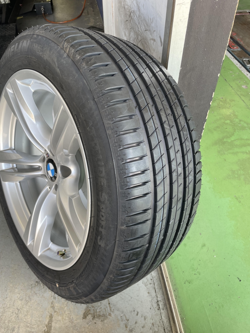 BMW3タイヤ.jpg