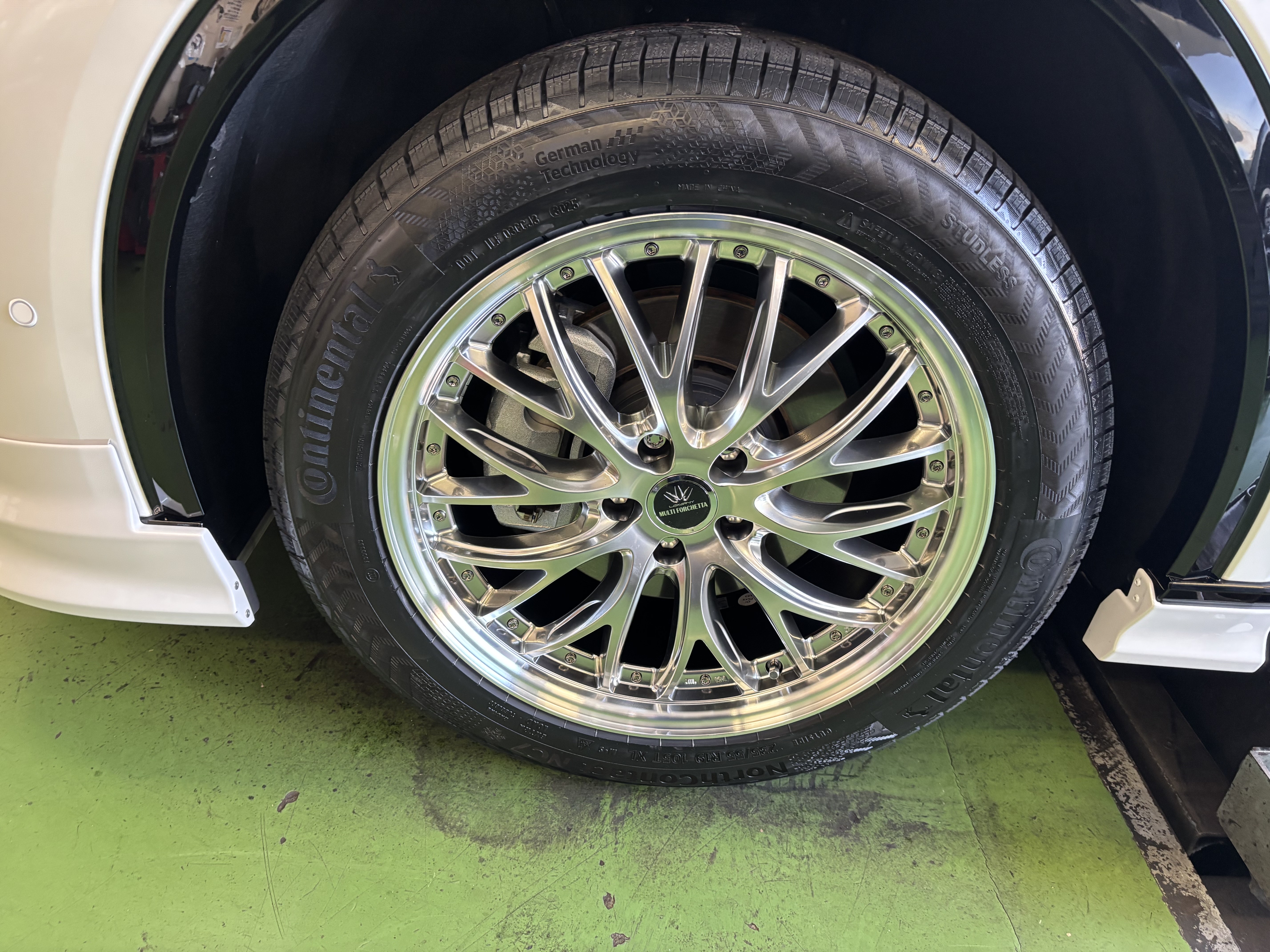 クラウンスポーツのスタッドレスタイヤ交換！！！｜タイヤ市場加須店