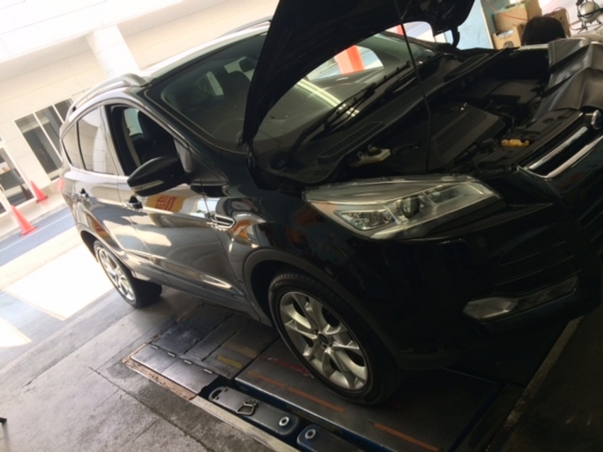 フォード Kuga クーガ のバッテリー交換をしました タイヤ市場前橋駒形店 タイヤ スタッドレス オールシーズンが安いタイヤ専門店