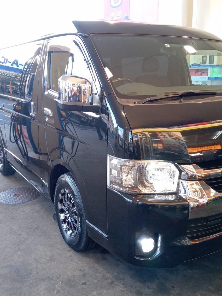 サマーセール 10% OFF 16日まで 【GLASSY】ハイエース 200系 ビレット サイドブレーキカバー Model.22／ゴールド 新商品ハイエース用オールシーズンタイヤ 爆売れ中！！｜タイヤ市場