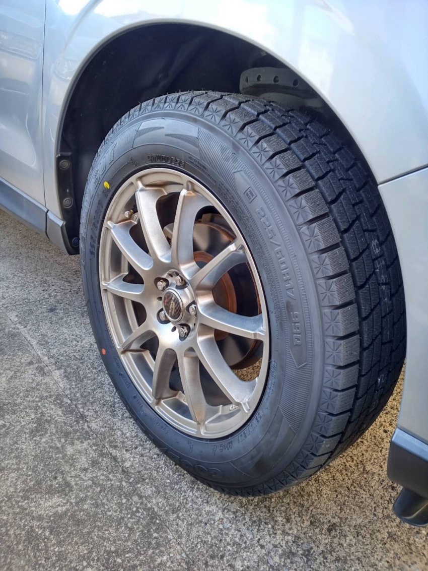 215/65R16グッドイヤー ICENAVI SUV スタッドレス W1582