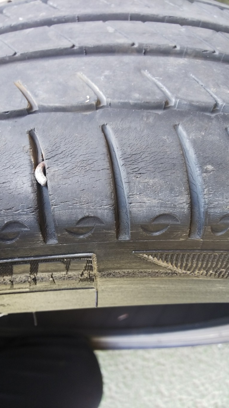 外面パンク修理ができない例をご紹介 バロータイヤ市場羽島インター店 タイヤ スタッドレス オールシーズンが安いタイヤ専門店